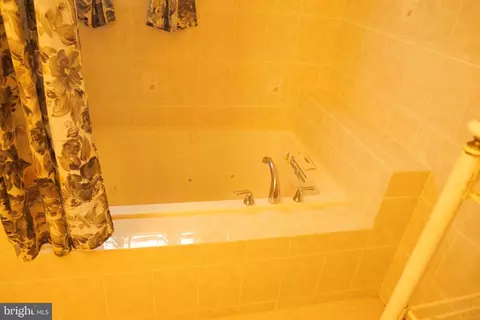 Bath - 809 Langley Dr, Silver Spring, MD 20901 photo 2 of 8
