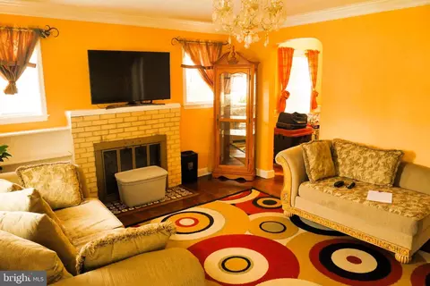 Living - 809 Langley Dr, Silver Spring, MD 20901 photo 1 of 1