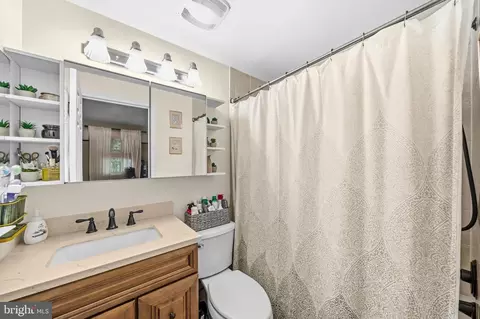 Bath - 632 Concerto Ln, Silver Spring, MD 20901 photo 2 of 4