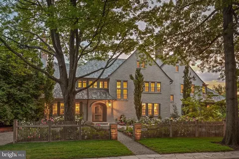 7600 Exeter Rd, Bethesda, MD 20814