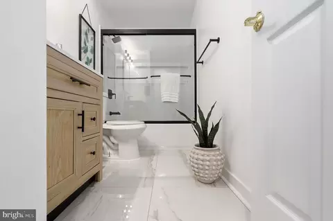Bath - 15304 Good Hope Rd, Silver Spring, MD 20905 photo 2 of 4