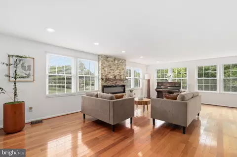Living - 15304 Good Hope Rd, Silver Spring, MD 20905 photo 1 of 2