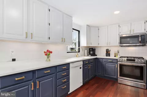 Kitchen - 15304 Good Hope Rd, Silver Spring, MD 20905 photo 2 of 3