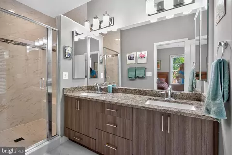 Bath - 8612 Springvale Rd, Silver Spring, MD 20910 photo 2 of 4