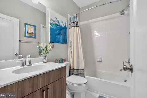 Bath - 8612 Springvale Rd, Silver Spring, MD 20910 photo 4 of 4