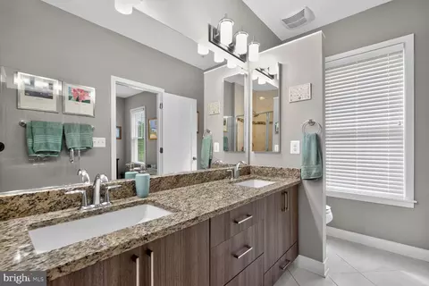 Bath - 8612 Springvale Rd, Silver Spring, MD 20910 photo 1 of 4