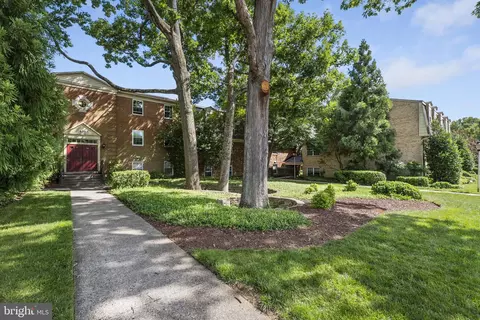 858 College Pkwy #858-20, Rockville, MD 20850