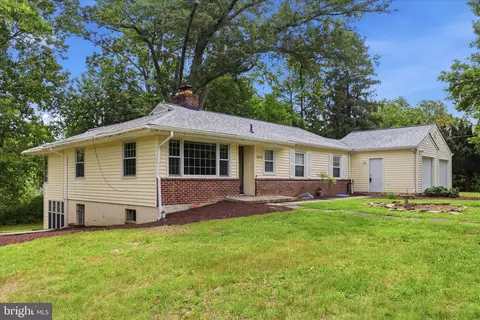 9631 Hawick Ln, Kensington, MD 20895