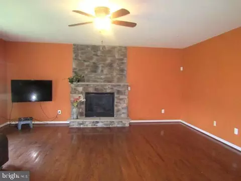 Living - 14713 Bubbling Spring Rd, Boyds, MD 20841 photo 3 of 5
