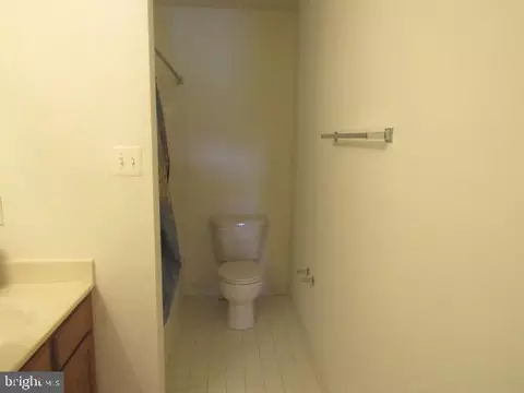 Bath - 14713 Bubbling Spring Rd, Boyds, MD 20841 photo 3 of 3