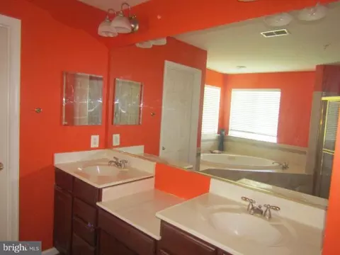 Bath - 14713 Bubbling Spring Rd, Boyds, MD 20841 photo 2 of 3