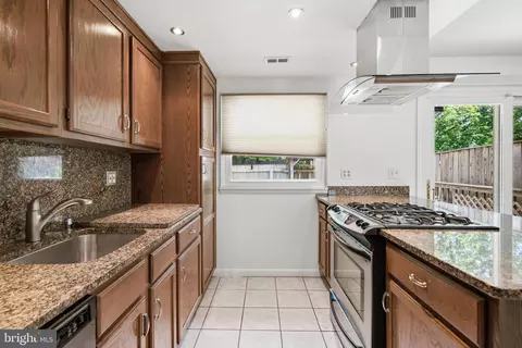 Kitchen - 14919 Hydrus Rd, Silver Spring, MD 20906 photo 3 of 5
