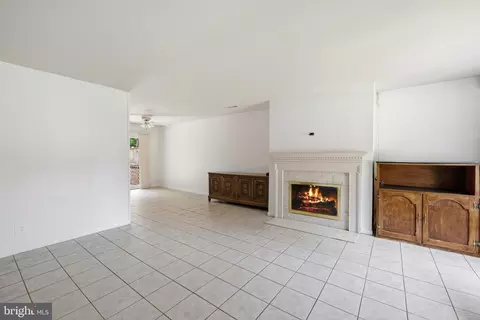 Living - 14919 Hydrus Rd, Silver Spring, MD 20906 photo 1 of 4
