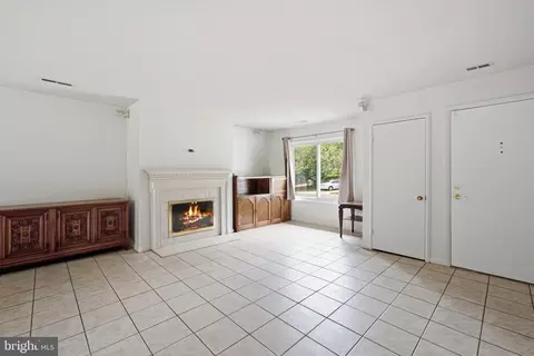 Living - 14919 Hydrus Rd, Silver Spring, MD 20906 photo 2 of 4