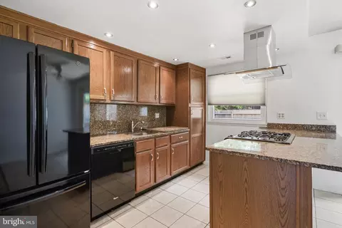 Kitchen - 14919 Hydrus Rd, Silver Spring, MD 20906 photo 2 of 5