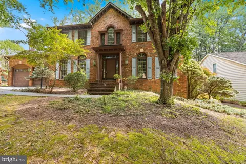 5621 Sugarbush Ln, Rockville, MD 20852