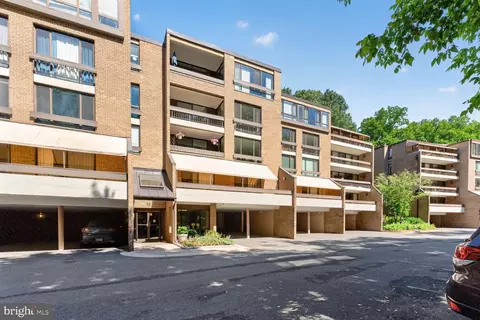 4956 Sentinel Dr #9-302, Bethesda, MD 20816