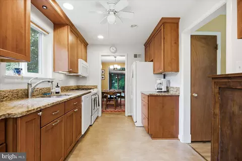 Kitchen - 10802 Lockridge Dr, Silver Spring, MD 20901 photo 4 of 5