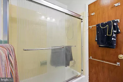 Bath - 10802 Lockridge Dr, Silver Spring, MD 20901 photo 2 of 5
