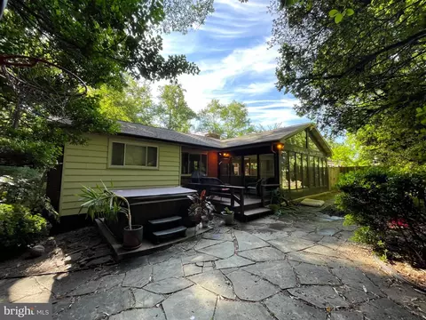 Exterior - 10802 Lockridge Dr, Silver Spring, MD 20901 photo 5 of 7