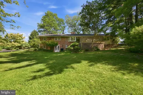 Exterior - 12201 Greenridge Dr, Boyds, MD 20841 photo 2 of 6