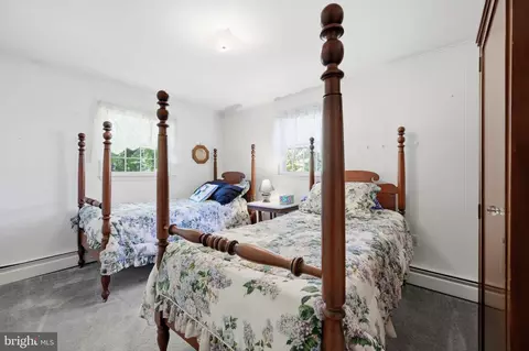 Bedroom - 12201 Greenridge Dr, Boyds, MD 20841 photo 4 of 5