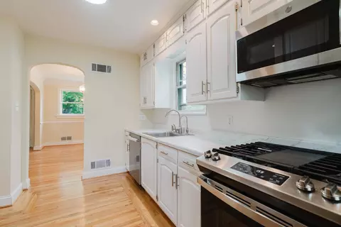 10200 Duvawn Pl, Silver Spring, MD 20902 photo 9