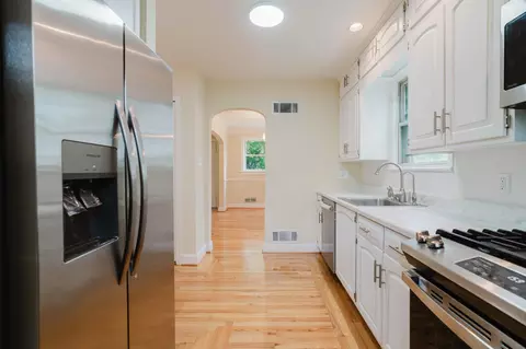 10200 Duvawn Pl, Silver Spring, MD 20902 photo 8