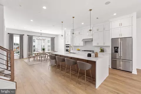 8605 Erdem Pl, Chevy Chase, MD 20815