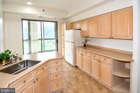 3100 N Leisure World Blvd #320, Silver Spring, MD 20906