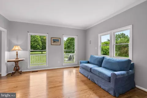 Living - 19930 White Ground Rd, Boyds, MD 20841 photo 2 of 2