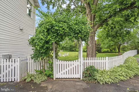 Exterior - 19930 White Ground Rd, Boyds, MD 20841 photo 8 of 13