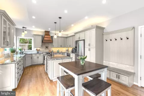 Kitchen - 19930 White Ground Rd, Boyds, MD 20841 photo 3 of 5