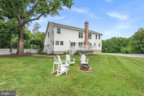 Exterior - 19930 White Ground Rd, Boyds, MD 20841 photo 7 of 13