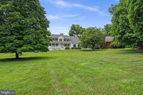 Exterior - 19930 White Ground Rd, Boyds, MD 20841 photo 2 of 13