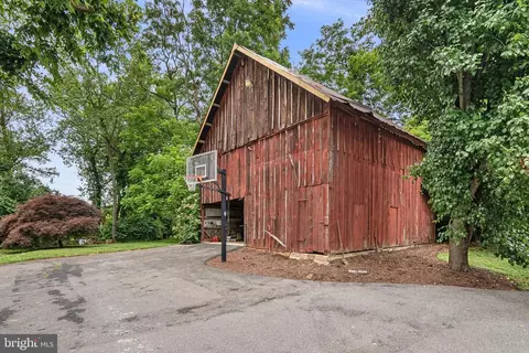 Exterior - 19930 White Ground Rd, Boyds, MD 20841 photo 10 of 13