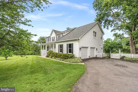 Exterior - 19930 White Ground Rd, Boyds, MD 20841 photo 9 of 13