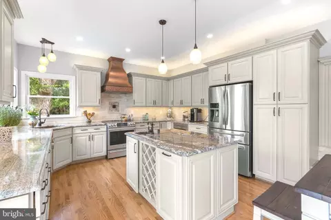 Kitchen - 19930 White Ground Rd, Boyds, MD 20841 photo 4 of 5