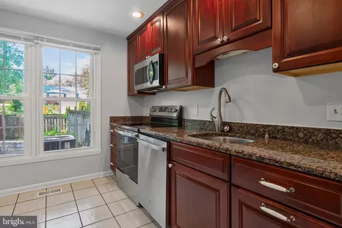 Kitchen - 14216 Catamount Ct, Silver Spring, MD 20906 photo 3 of 4