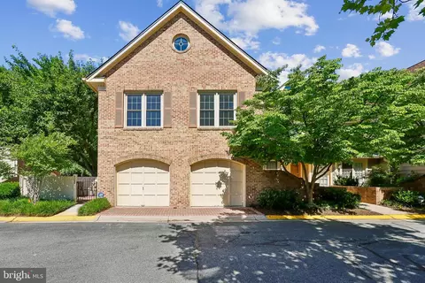 5823 Linden Square Ct #52, Rockville, MD 20852