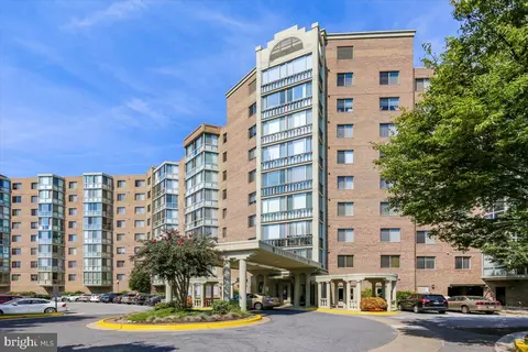 3005 S Leisure World Blvd #706, Silver Spring, MD 20906