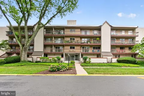 7400 Lakeview Dr #N203, Bethesda, MD 20817