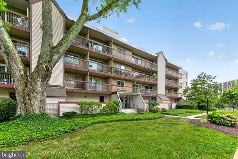 7400 Lakeview Dr #N203, Bethesda, MD 20817