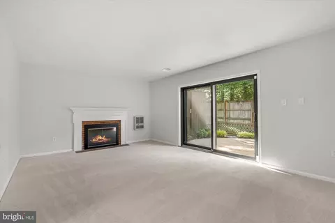 Living - 2116 Bucknell Ter #35, Silver Spring, MD 20902 photo 6 of 6