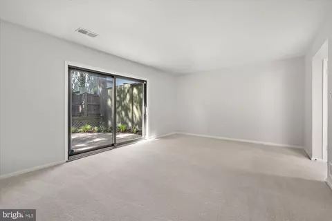 Living - 2116 Bucknell Ter #35, Silver Spring, MD 20902 photo 5 of 6
