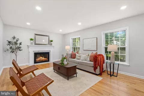 Living - 2116 Bucknell Ter #35, Silver Spring, MD 20902 photo 1 of 6