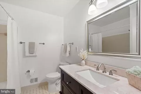 Bath - 2116 Bucknell Ter #35, Silver Spring, MD 20902 photo 3 of 4
