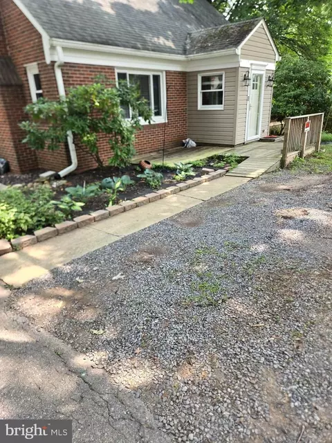 23613 Woodfield Rd, Gaithersburg, MD 20882