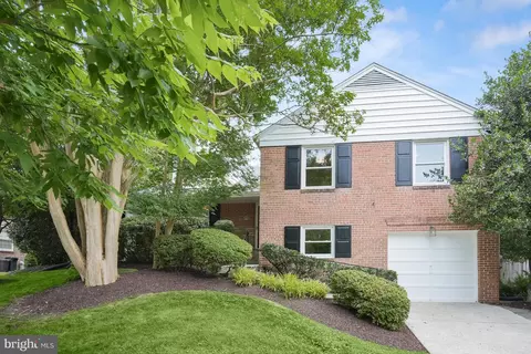 9210 Bardon Rd, Bethesda, MD 20814