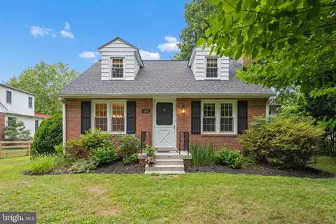 124 Chestnut Ave, Washington Grove, MD 20880